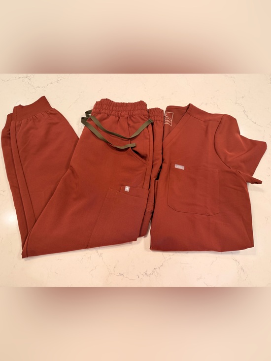 Figs Pants - FIGS Walnut Scrub Set - Women’s Large Catarina & Large Uman